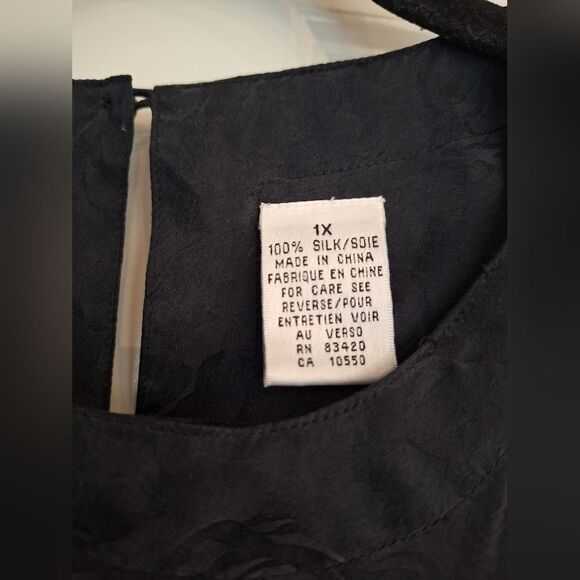 Silx‎ black floral silk top size 1x vintage - Picture 4 of 10